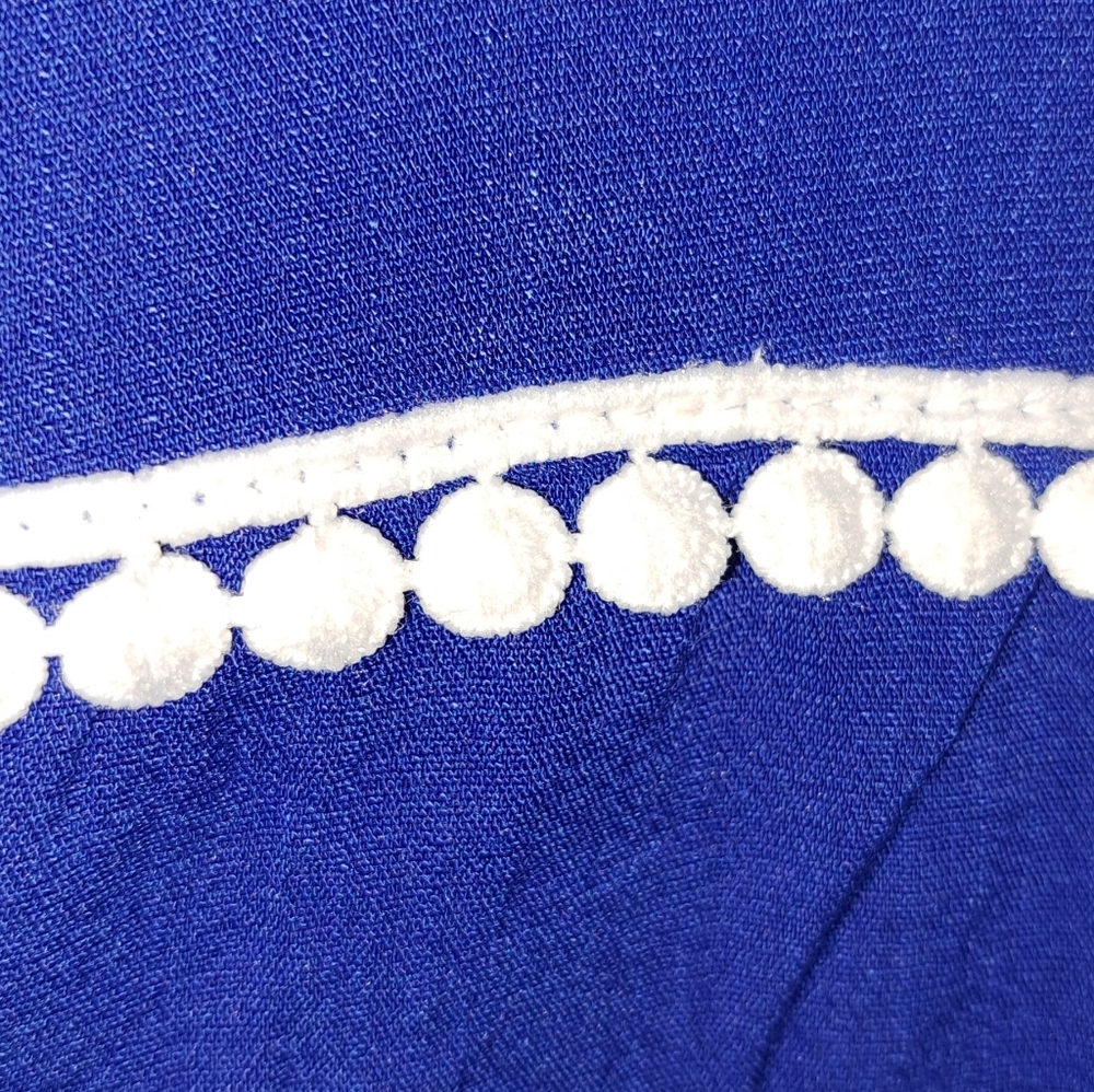 Elegant Blue Maxi Dress with Lace Trim - Picture 8 of 8